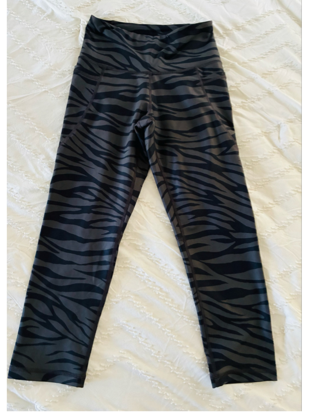 Old Navy Active Powersoft Leggings Size S Black Grey Zebra Print